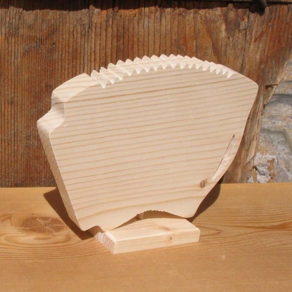 acorde&atilde;o montado sobre uma base com tema musical de madeira maci&ccedil;a feita &agrave; m&atilde;o