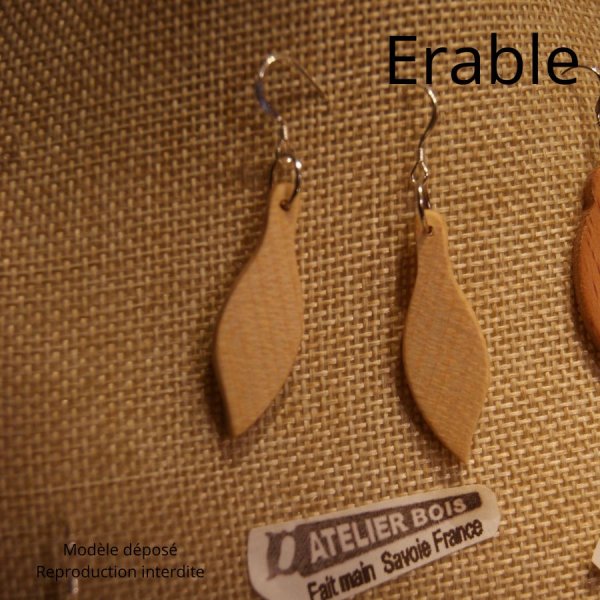 brincos de joalharia cinzas de madeira trabalhadas &agrave; m&atilde;o