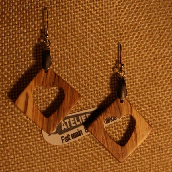 brincos quadrados com cora&ccedil;&atilde;o de carvalho j&oacute;ias &eacute;ticas de madeira, casamento de madeira, dia de S&atilde;o Valentim, feitos &agrave; m&atilde;o