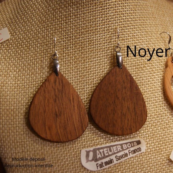 boucles d'oreilles goutte en bois bijoux &eacute;thiques fait main en bois, bijou nature cir&eacute;, pour oreilles perc&eacute;es