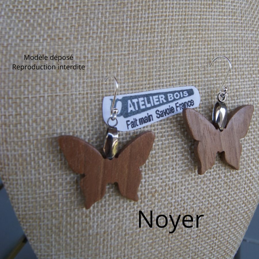 brincos de borboleta feitos de madeira de cinzas sólidas jóias éticas de madeira, jóias naturais enceradas feitas à mão