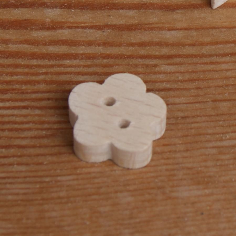 Botão de flor de madeira sólida para decorar e coser, feito à mão