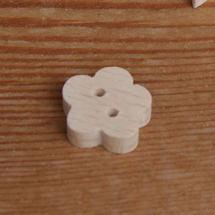Botão de flor de madeira sólida para decorar e coser, feito à mão