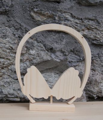 auscultadores montados sobre uma decoração musical de suporte