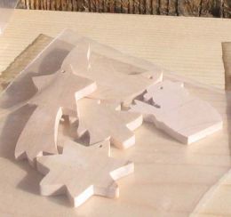 5 deco's para a Páscoa ou Natal a pintar para pendurar em madeira maciça de bordo feita à mão