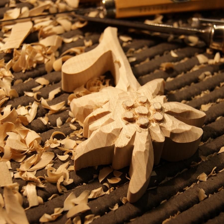 Edelweiss de madeira, talhada à mão e encerada em madeira de cerejeira, decoração de chalé, limoeiro