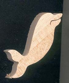 Figurinha de golfinho miniatura 3,5 x 3,7 cm em madeira, feita à mão