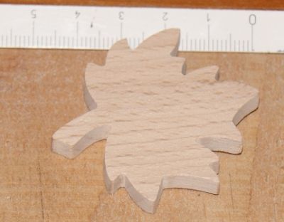 figurinha de folha de ácer para decorar e colar