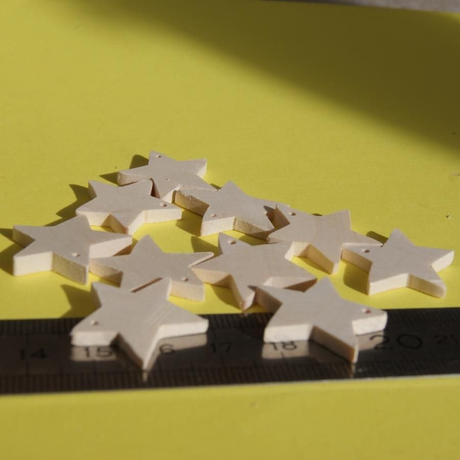Figurinha estrelada miniatura com 5 ramos perfurados, decoração de Natal para decorar e pendurar, madeira maciça