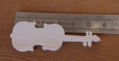 Violino de figuras ht 6cm para colar