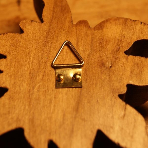 Madeira de genciana, nogueira esculpida e encerada, feita &agrave; m&atilde;o em Savoie, decora&ccedil;&atilde;o interior de chal&eacute;s