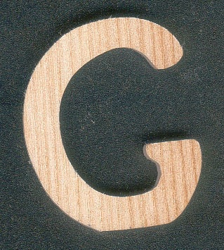 Letra G em cinza altura de madeira 5 cm espessura 5 mm