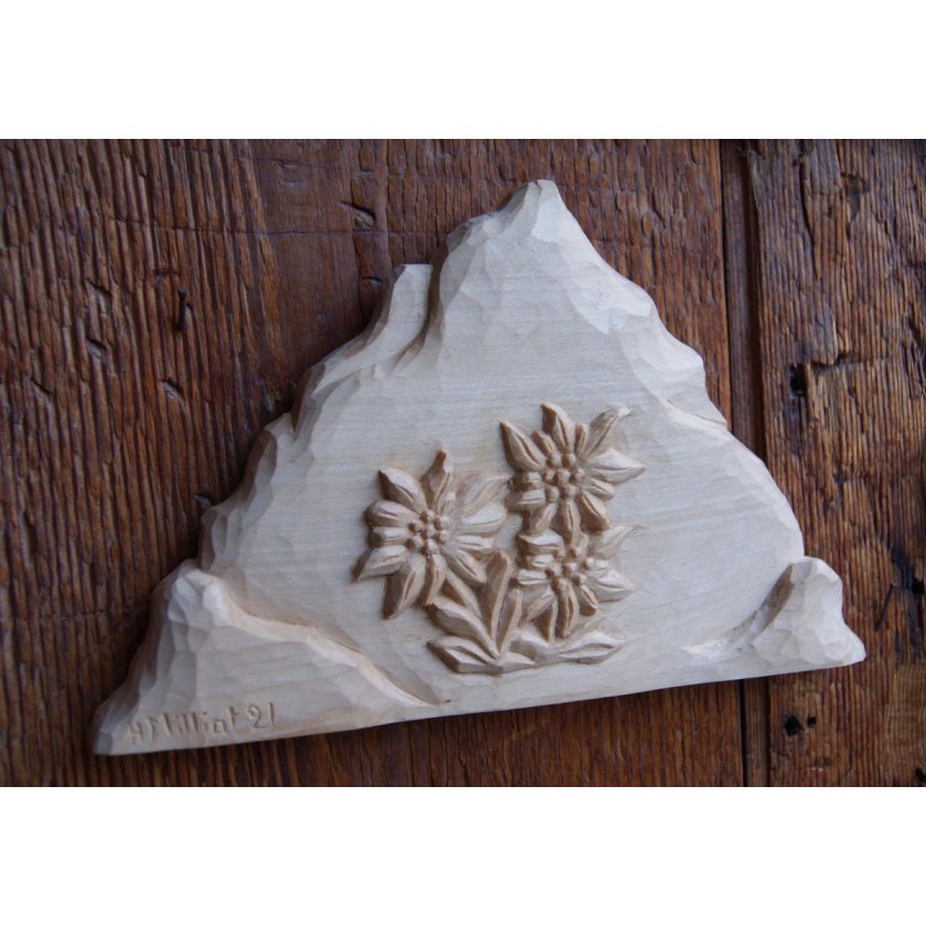 Montanha com edelweiss esculpida à mão