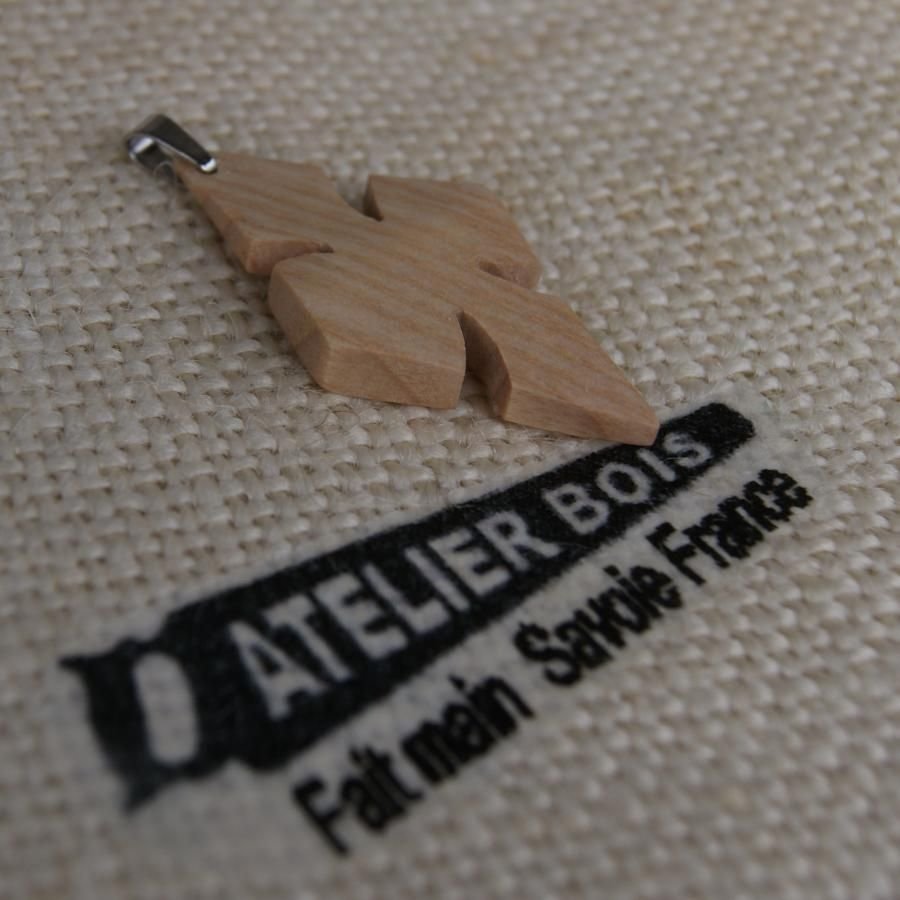 Cruz de madeira de freixo feita à mão, brincos e conjunto de pingentes