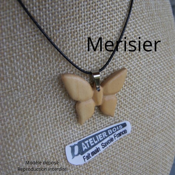 pendentif papillon en bois de merisier bijoux bois et nature, fait main, pendentif &eacute;t&eacute; 