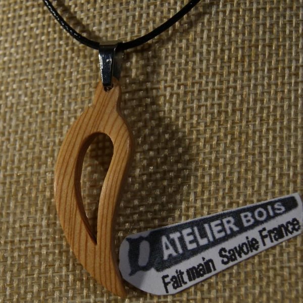 2 pendentifs feuille evid&eacute;e galb&eacute;e en bois de meleze cir&eacute; cmde spec catherine