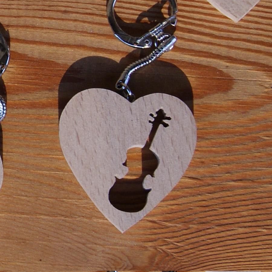 porta-chaves coração e violino, presente artesanal, violinista