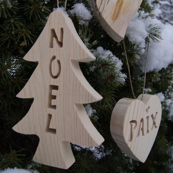 Bola de &aacute;rvore de Natal 12 cm em madeira