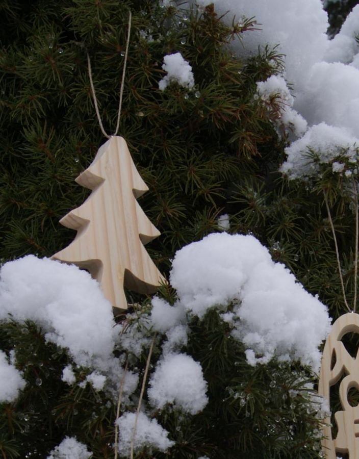 Árvore de Natal de madeira maciça de 10 cm a ser pintada e pendurada, cortada à mão