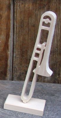 trombone montado sobre uma base de madeira, decoração musical, presente feito à mão, trombonista