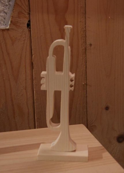 Trompete longo de madeira 20cm, abeto, decora&ccedil;&atilde;o musical, presente de trompetista, feito &agrave; m&atilde;o