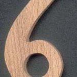 Número 6, 8cm de altura, faia maciça, cortada à mão