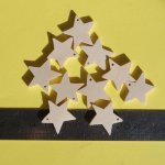Figurinha estrelada miniatura com 5 ramos perfurados, decoração de Natal para decorar e pendurar, madeira maciça
