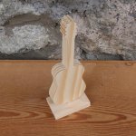 guitarra montada sobre um suporte, decoração de mesa de casamento, madeira de abeto, feita à mão