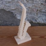 saxofone em pé, decoração de mesa de casamento