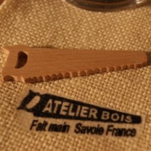 Serrote em miniatura de madeira maciça de faia, 3mm de espessura, decorado com um tronco de natal