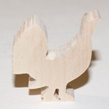 Galo de madeira e estatueta de galo