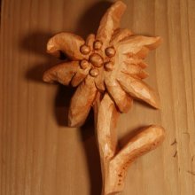 Edelweiss de madeira, talhada à mão e encerada em madeira de cerejeira, decoração de chalé, limoeiro