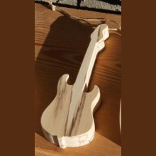Guitarra eléctrica de 15 cm em madeira de bétula para pendurar na árvore