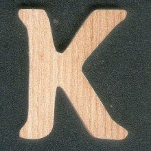 Letra K de madeira de freixo com 5 cm de altura