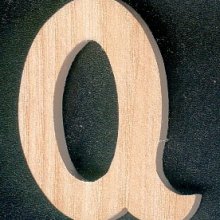 Letra Q de madeira maciça para pintar e colar, feita à mão