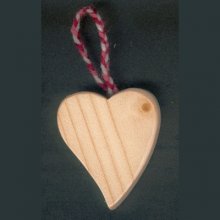 Pequeno coração de madeira inclinado para pendurar Saint Valentine