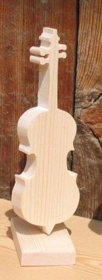 violoncelo de madeira montado sobre um presente original de base para um músico, decoração de mesa tema musical